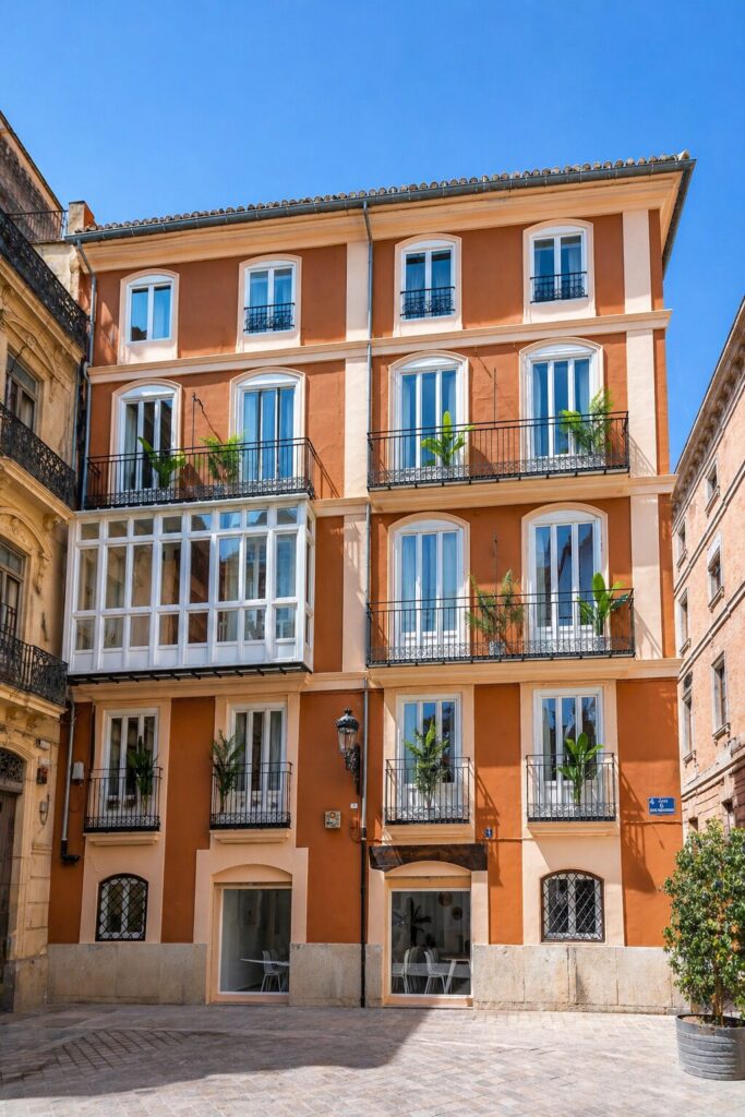 Edificio Residencia Universitaria Trinitarios en Valencia, proyecto de BTTEstudio